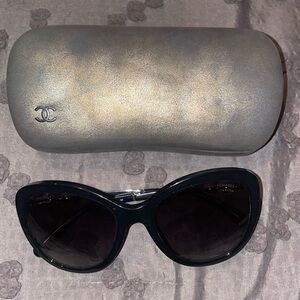 CHANEL Pearl Polarized Sunglasses